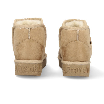 Botas bege em camurça com interior forrado branco e sola com texto D.Franklin