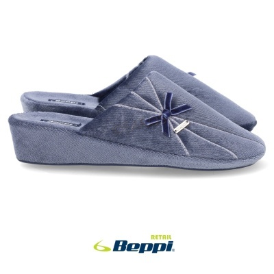 Chinelos femininos azuis Beppi com laço decorativo