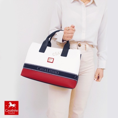 Saco de mão Cavalinho branco, vermelho e azul escuro com alças azuis