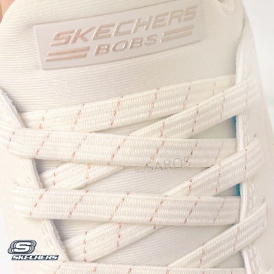 Ténis branco Skechers BOBS com atacadores brancos e linhas cor-de-rosa