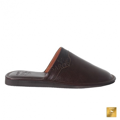 Chinelo de couro castanho escuro com bordado decorativo