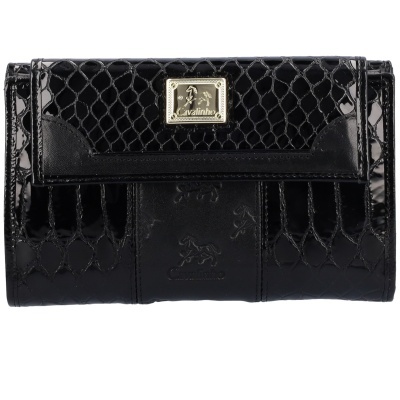 Carteira preta Cavalinho com textura em relevo e placa metálica dourada