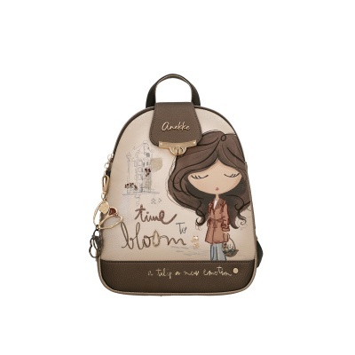 Mochila bege e castanha com ilustração de rapariga e texto decorativo
