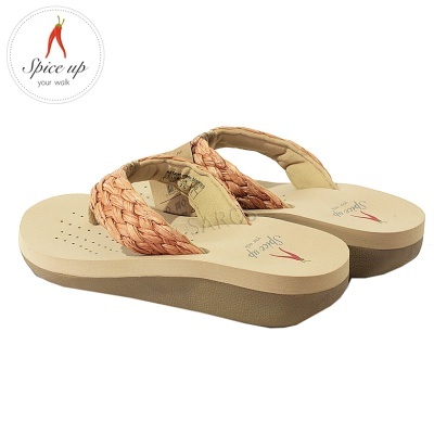 Sandálias com tiras rosa claro e sola bege, logótipo 'Spice up your walk'