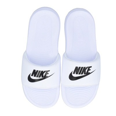 Chinelos Nike brancos com logótipo negro