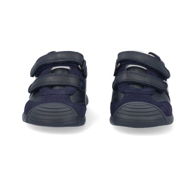 Sapatos desportivos infantis azuis com fechos de velcro