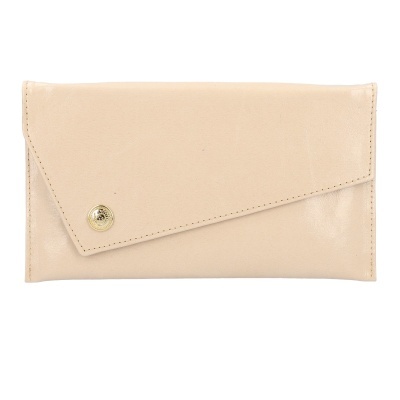 Carteira envelope bege com botão de pressão dourado