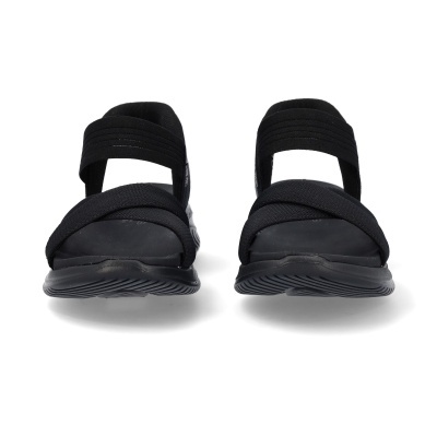 Par de sandálias pretas com tiras em tecido elástico e sola antiderrapante