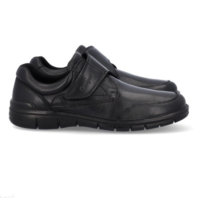 Sapatos pretos com fecho de velcro e sola preta em fundo branco