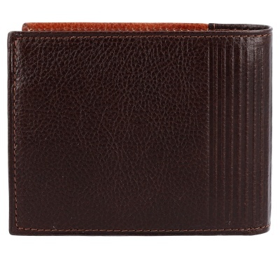 Carteira masculina em pele castanha escura com textura granulada e linhas verticais