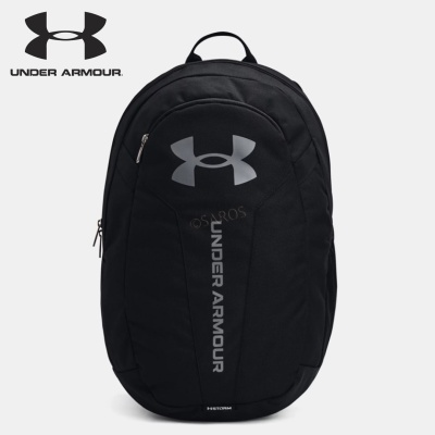 Mochila preta Under Armour com logótipo cinzento e texto vertical