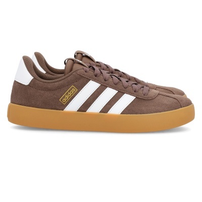 Ténis Adidas castanhos com riscas brancas e sola castanha clara