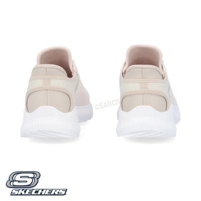 Sapatilhas Skechers bege claro com sola branca vista de trás