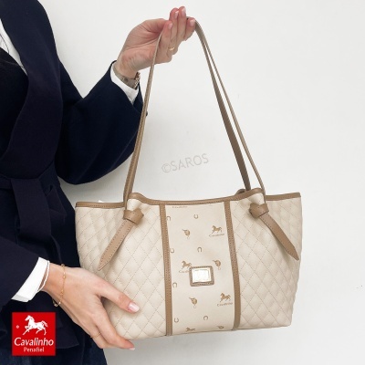 Mala de senhora bege e castanha com padrão acolchoado e logótipos Cavalinho