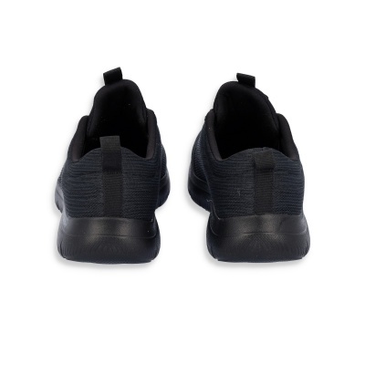 Sapatilhas pretas masculinas vistas de trás