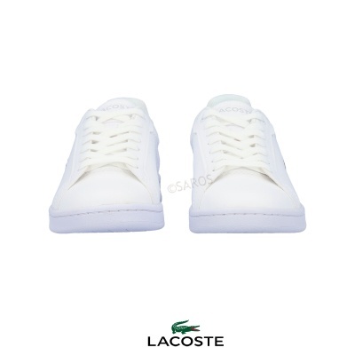 Par de sapatilhas brancas Lacoste com atacadores