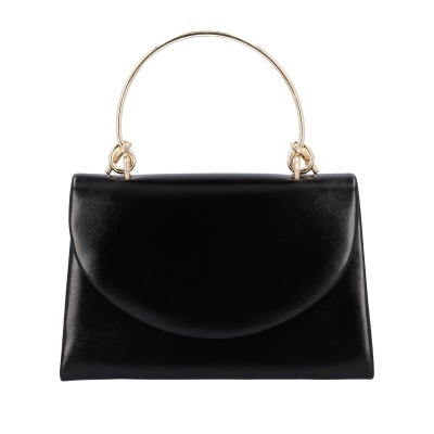 Mala de senhora preta em pele com alça dourada rígida e fecho à aba