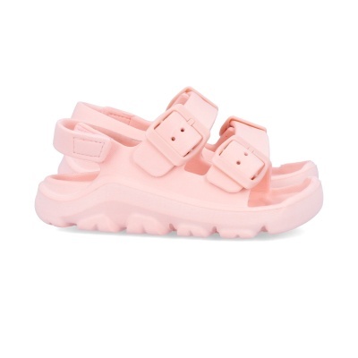 Sandália cor-de-rosa com duas fivelas ajustáveis e fecho de contacto na parte de trás