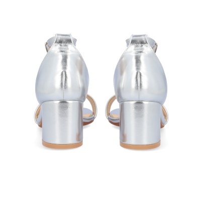 Sandálias femininas prateadas com salto bloco médio