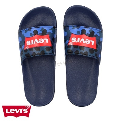 Chinelos Levi's azul escuro com tiras estampadas e logotipo vermelho