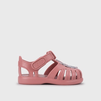 Sandália infantil rosa em borracha com tira ajustável e logótipo igor