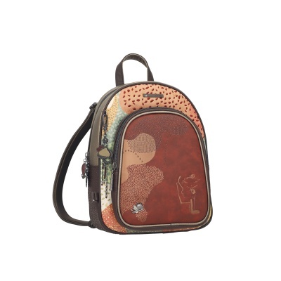 Mochila colorida com padrão pontilhado e fecho frontal