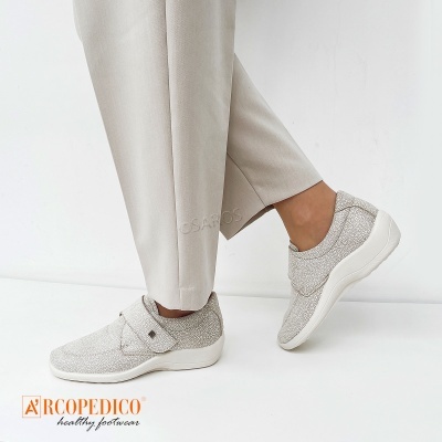 Sapatos Arkopedico bege com padrão branco e sola branca