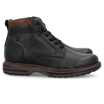 Botas masculinas pretas de pele com detalhe castanho e atacadores pretos