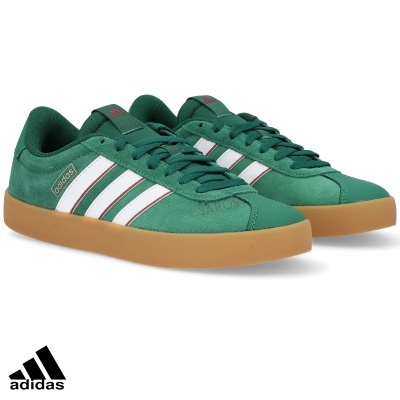 Ténis Adidas verdes com riscas brancas e sola castanha