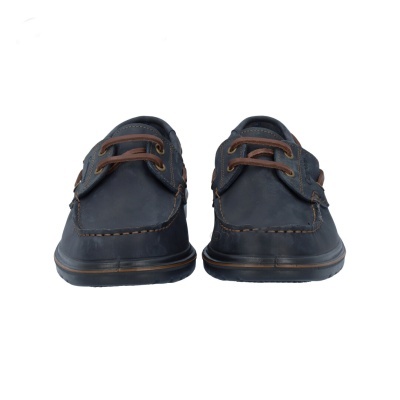 Sapatos mocassim em pele preta com atilhos castanhos
