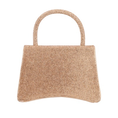 Mala de mão bege em tecido com textura matelassê