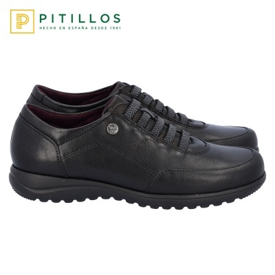 Sapatos pretos masculinos PITILLOS em pele com sola preta e atacadores