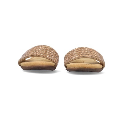 Chinelos castanhos em tecido trançado com sola de borracha