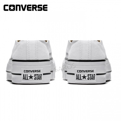 Sapatilhas Converse All Star brancas vistas de trás com logotipo preto no calcanhar