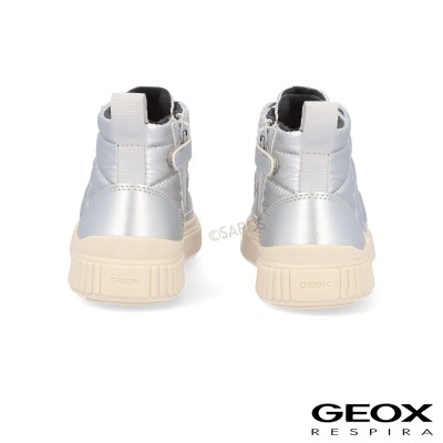 Ténis altos prateados da GEOX vistos de costas