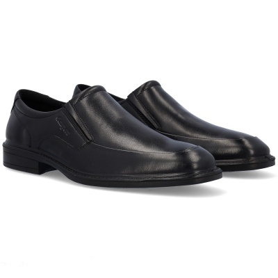 Sapatos masculinos pretos em pele lisa e sola preta
