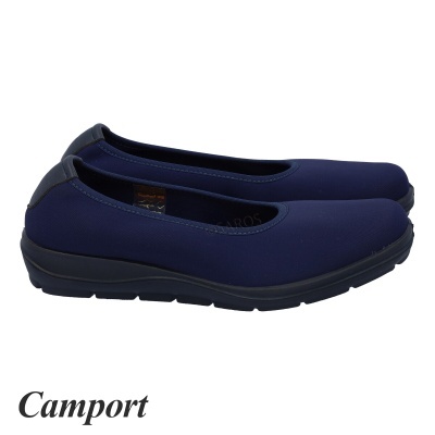 Sapatilhas azuis Camport com sola preta em fundo branco