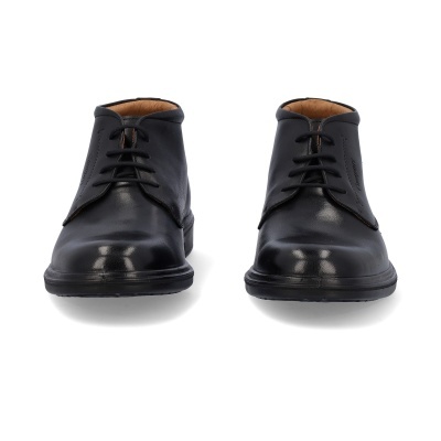 Botas masculinas pretas em couro com atacadores