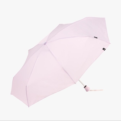 Guarda-chuva rosa claro dobrável com pega e estrutura metálica