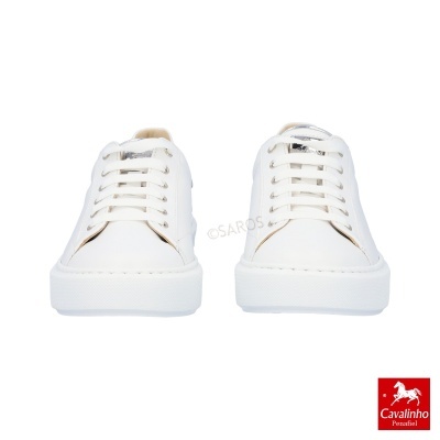 Ténis brancos em couro Cavalinho com sola grossa