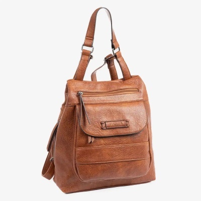 Mochila castanha em pele sintética com bolso frontal e alças ajustáveis