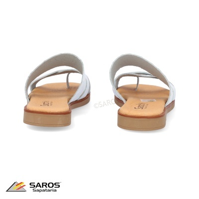Chinelos femininos brancos e castanhos sobre fundo branco com logotipo SAROS