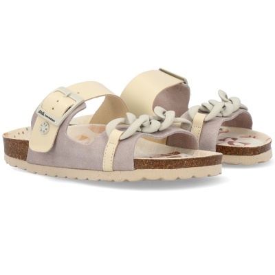 Sandálias de senhora em tons de bege e castanho claro com fivela decorativa e sola de cortiça.