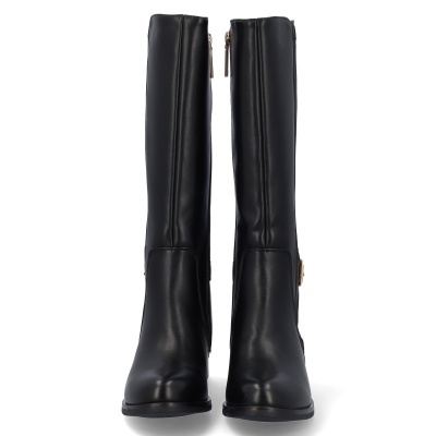 Botas altas pretas com fecho dourado lateral