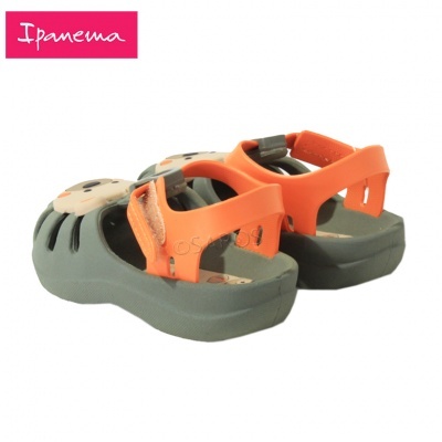 Sandálias infantis cinzenta e laranja com fecho de velcro