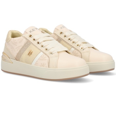 Sapatilhas bege claras com sola branca e detalhes dourados e glitter