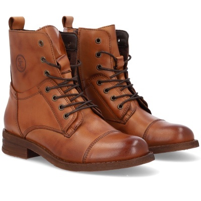 Botas de couro castanho claro com atacadores castanhos escuros e sola castanha