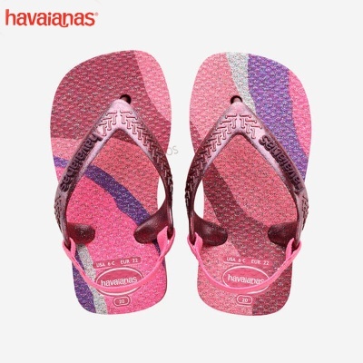 Chinelos havaianas rosa e roxo com tiras bordô e padrão colorido