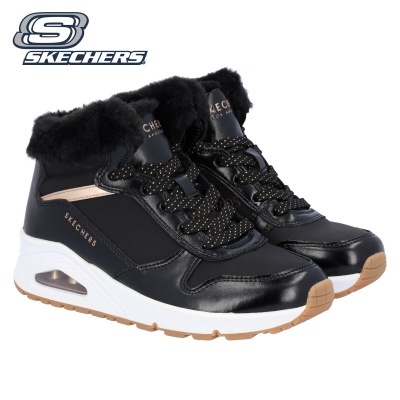 Ténis Skechers pretos com pêlo falso e sola branca