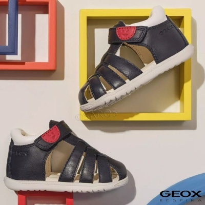 Sandálias infantis GEox em pele preta com detalhes vermelhos na sola branca